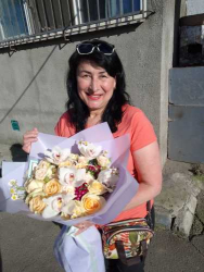 Доставка по Украине - Воздушный букет из кустовых роз и орхидей