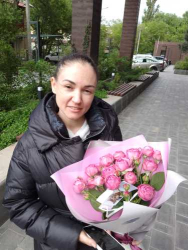 Buy with delivery - 5 imported spray roses