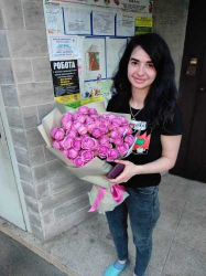 Delivery in Ukraine - 23 spray imported roses