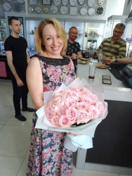 Delivery in Ukraine - Bouquet of roses "Perfection itself"