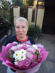 Delivery in Ukraine - Bouquet of chrysanthemums and roses "Desire"