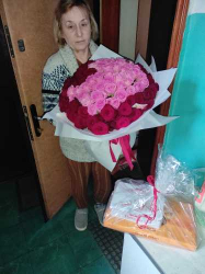 Delivery in Ukraine - 101 red and pink heart shaped roses