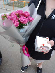 Delivery in Ukraine - 5 imported spray roses