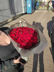 Delivery in Ukraine - Bouquet of 75 roses "Strawberry liqueur"