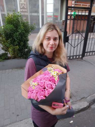 Доставка по Україні - Букет квітів "Поляна троянд"