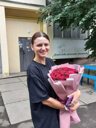 Delivery in Ukraine - 31 red roses "Bordeaux"