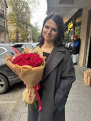 Delivered in Kiev Bouquet of 25 roses "Kraft""