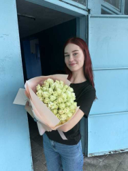 Delivered in Kiev Bouquet of roses "Bright feelings"