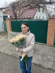 Delivered in Kiev 31 rose "Graceful step"