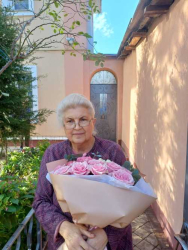 Delivered in Kiev Bouquet of pink roses and hydrangeas "Romance"