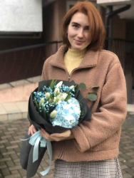 Доставили в Алуште Букет с 7 тюльпанами и гортензией