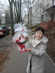 Delivered in Kiev  Bouquet in a box  "Generous evening"