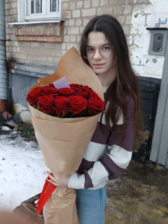 Доставили в Висбадене 15 красных роз "Блеск"