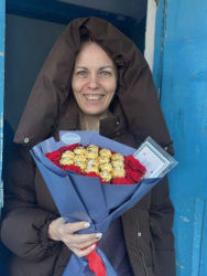 Доставка по Украине - Цветочно-конфетный букет "Нежные прикосновения"