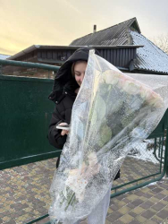 Delivered in Kiev 15 delicate roses