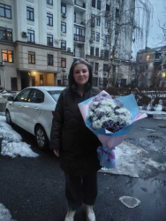 Доставка по Украине - Букет из 11 хризантем и гипсофилы