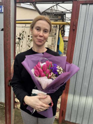 Доставка по Украине - Букет из 13 тюльпанов и статицы "Первая встреча"