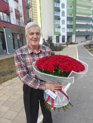 Buy with delivery - 101 red roses