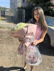 Доставили в Киеве 101 белая роза