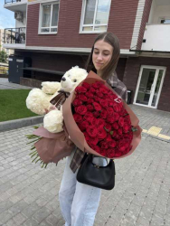 Доставили в Запорожье 101 красная роза