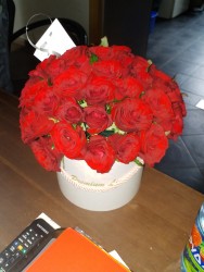 51 червона троянда "Поцілунок любові!" - купити в квітковому магазині ProFlowers.ua