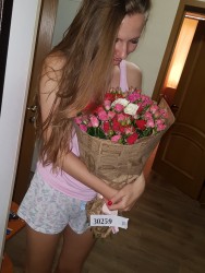 Букет кустовых роз "Страсть" - купить в магазине цветов ProFlowers.ua