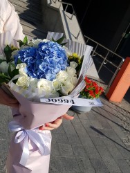 Букет білих троянд і гортензій - швидка доставка з ProFlowers.ua