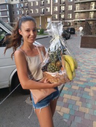 Корзина фруктов "В праздничном восторге" - заказать в ProFlowers.ua