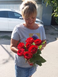 Доставка по Україні - 7 червоних троянд