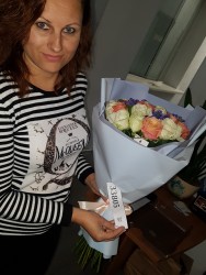 Доставка по Україні - Букет троянд "Палітра почуттів"