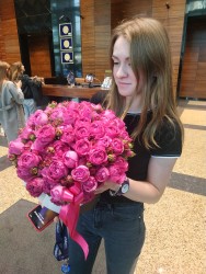 35 піоновідние троянд в коробці "Королева" - від ProFlowers.ua