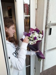 Delivery in Ukraine - Bouquet of chrysanthemums and eustomas