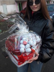 Order with delivery - 25 red roses with kindery "Surprise"