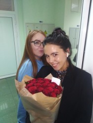 Доставка по Украине - Букет из 25 роз "Крафт"