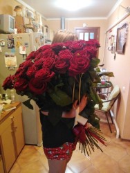 Букет из 51 красной метровой украинской розы - купить в магазине цветов ProFlowers.ua