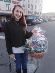 Delivery in Ukraine - Arrangement in the basket "Fantasy"
