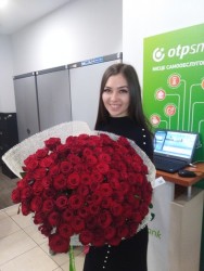 Доставка по Україні - Букет з червоних троянд "Lady"