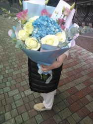 Букет с гортензией "Море" - купить в магазине цветов ProFlowers.ua