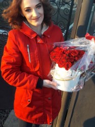 Купуйте з доставкою - 51 червона троянда "Поцілунок любові!"