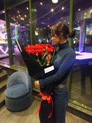  25 червоних метрових троянд - купити в квітковому магазині ProFlowers.ua