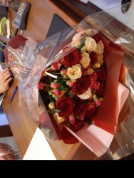 Delivery in Ukraine - Bouquet of spray roses "Bright Garden"