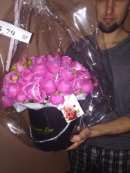 Buy with delivery - 35 pion-shaped roses in the box "Queen"