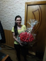 Доставка по Україні - 51 червоний тюльпан в коробці