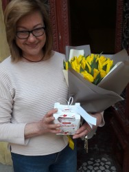 Доставка по Україні - 51 білий і жовтий тюльпан