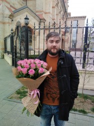 Доставка по Україні - Букет рожевих троянд "LaMour"