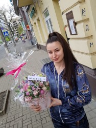 Delivery in Ukraine - A box of the eustoma "Gentle embrace"