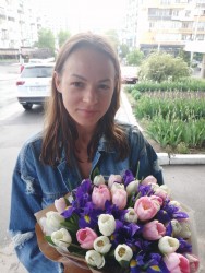 Букет тюльпанов и ирисов "Дыхание весны" - быстрая доставка от ProFlowers.ua