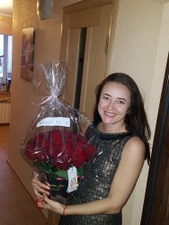 Доставка по Україні - 35 червоних троянд в коробці