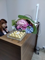 Доставка по Україні - Букет "Різноманіття квітів"