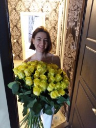 Доставка по Україні - 51 жовта троянда
